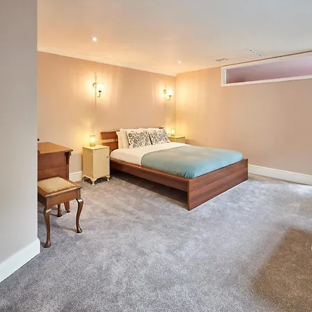 Host & - The Courtyard At No.47