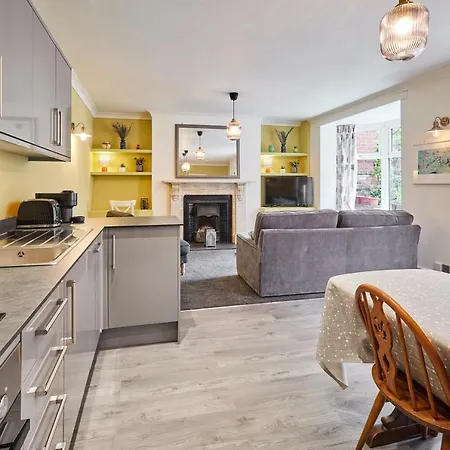 Host & - The Courtyard At No.47 펜션 *