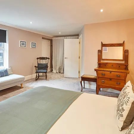 Host & - The Courtyard At No.47 펜션 스카버러