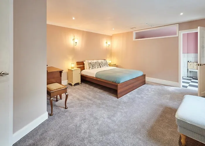 Host & - The Courtyard At No.47